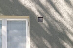Nya ventilgaller i samband med fasadrenovering.