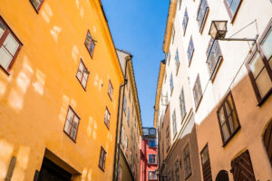 Fasader med kalkfärg i Stockholm.